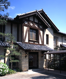 雅俗山荘について